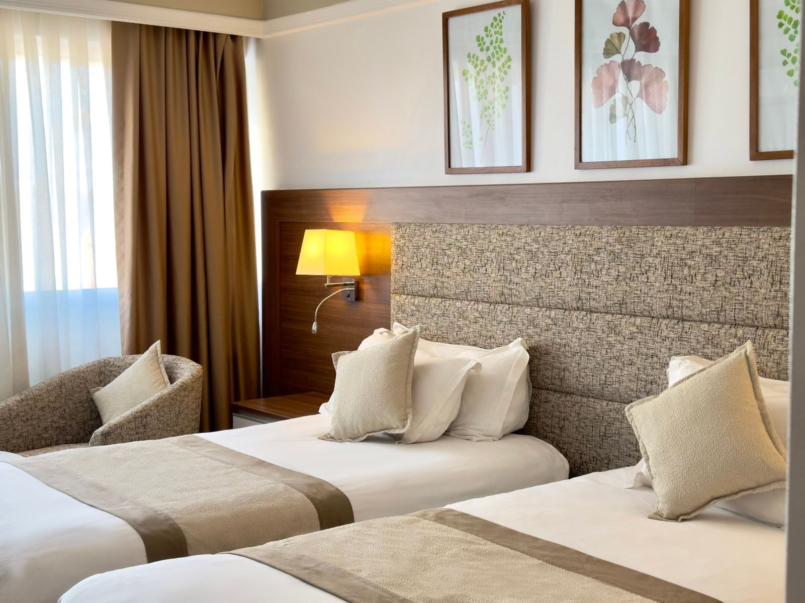 kenzi - hotel room kenzi - hotel room